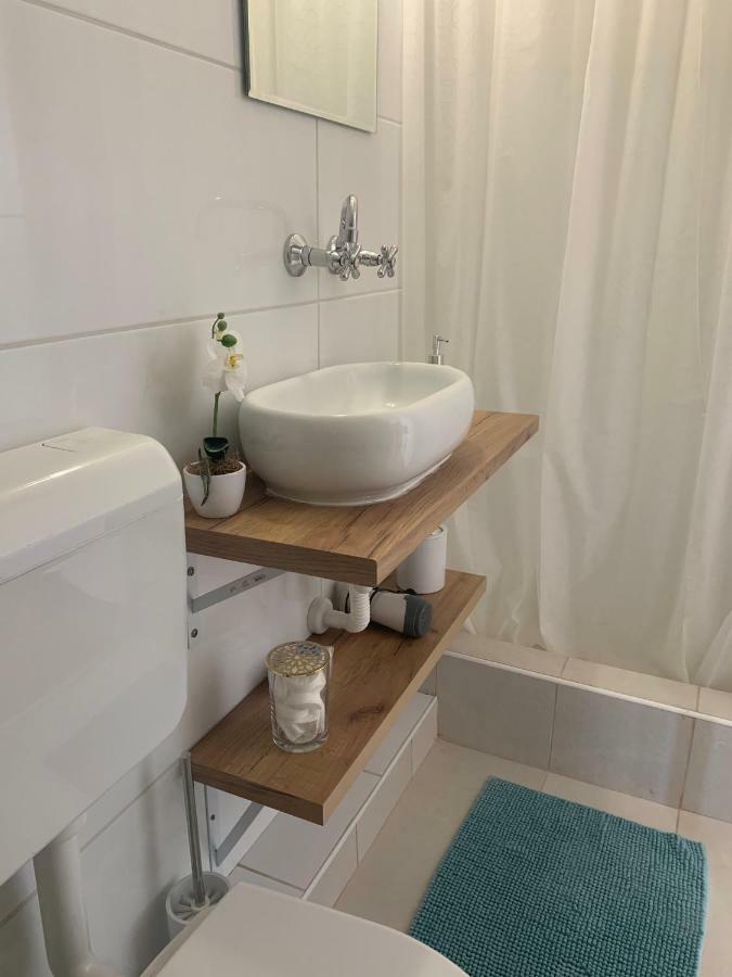 Gem In Gyor - Free Parking Apartment Bagian luar foto