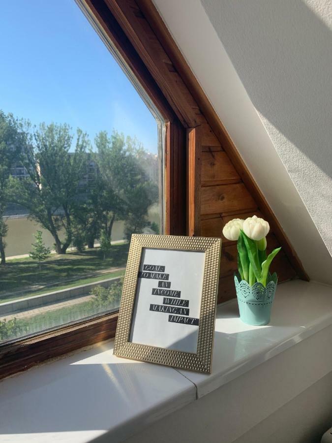 Gem In Gyor - Free Parking Apartment Bagian luar foto