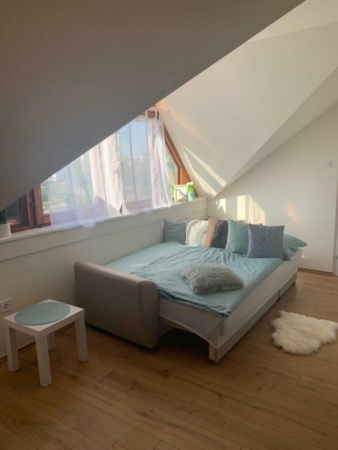 Gem In Gyor - Free Parking Apartment Bagian luar foto